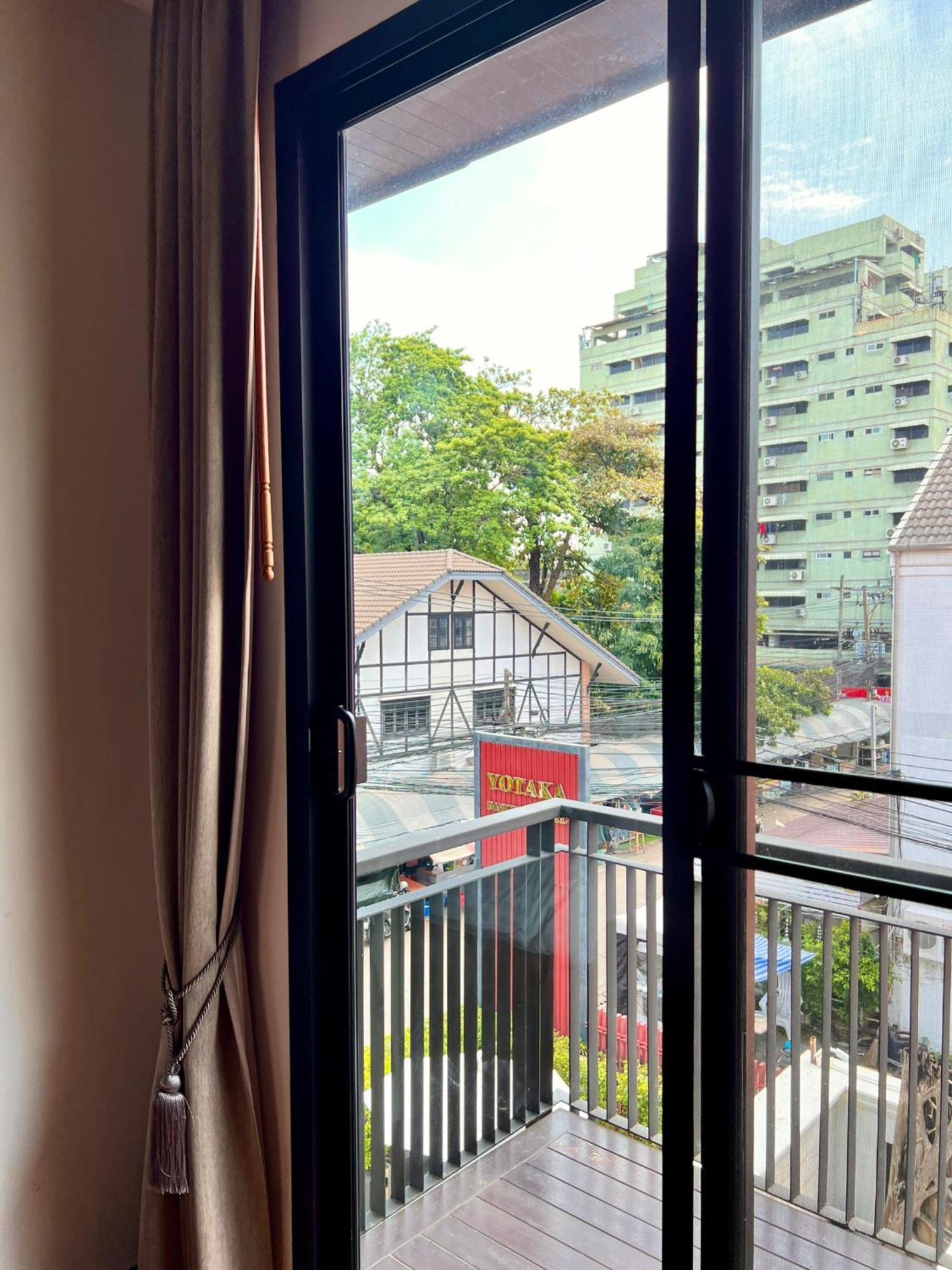 Yotaka Bangkok Hotel Exterior foto